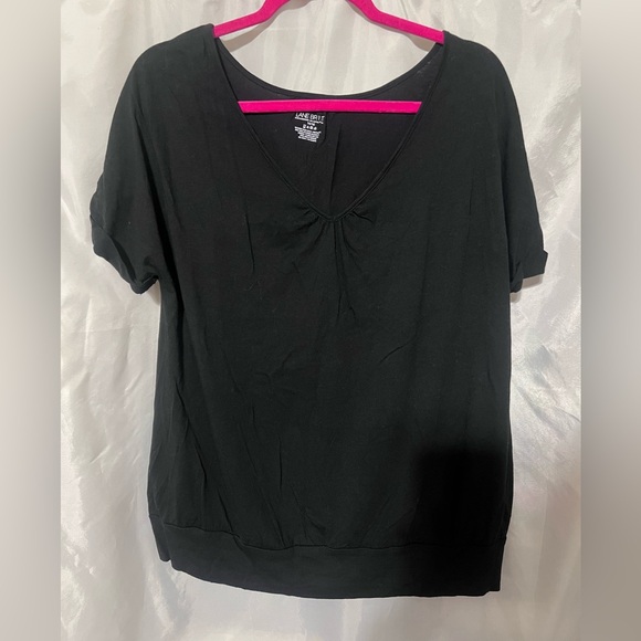 Lane Bryant Black V-Neck Tee Size 14/16 - Picture 2 of 5